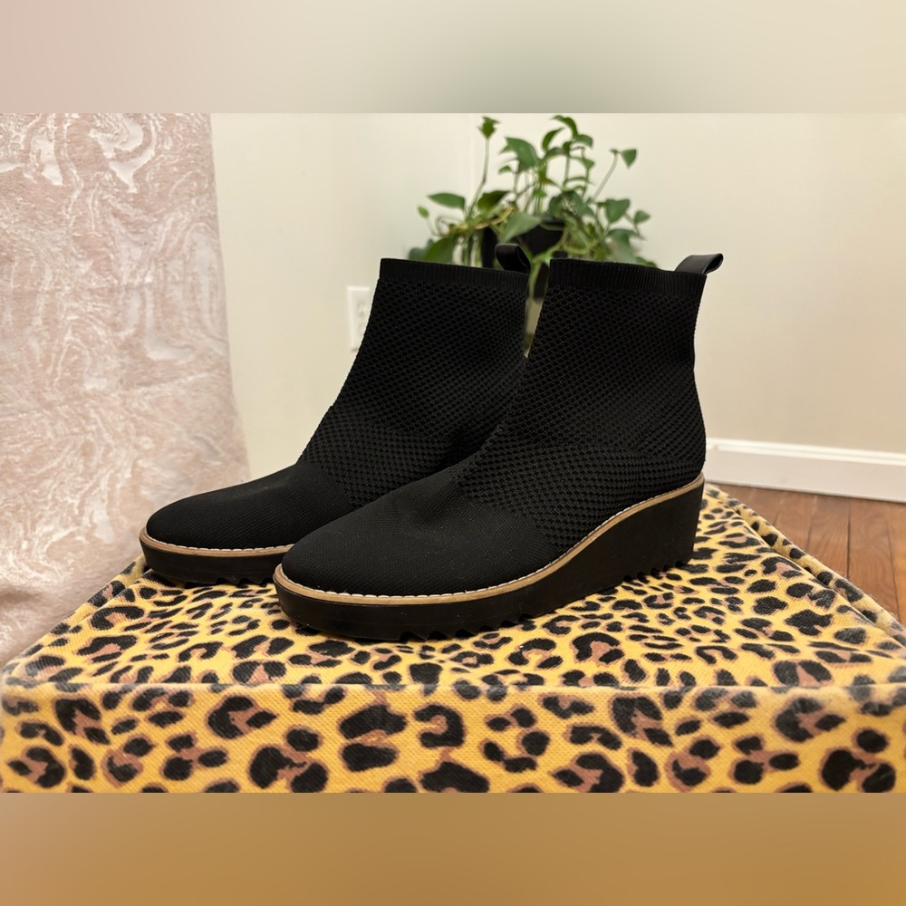 Bandolino Reissa Knit Wedge | Size 7.5 | Almond Toe | Gently Worn